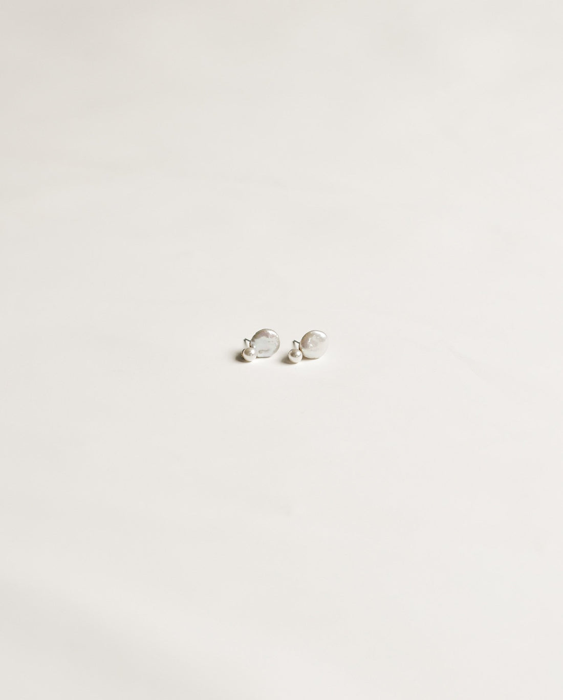 【新】【A.B. ELLIE】 Double Pearl Studs