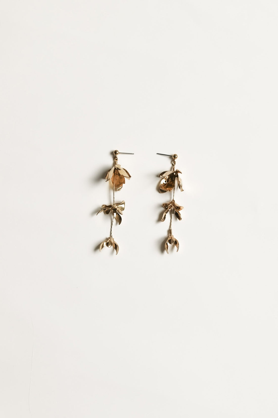 【新】【A.B. ELLIE】 Half - Magnolia Strand Earrings